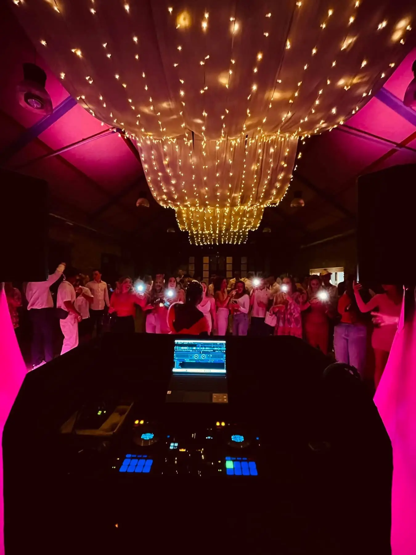 Piste de danse lors d'un anniversaire de 21 ans dans une salle des fêtes à Lierneux