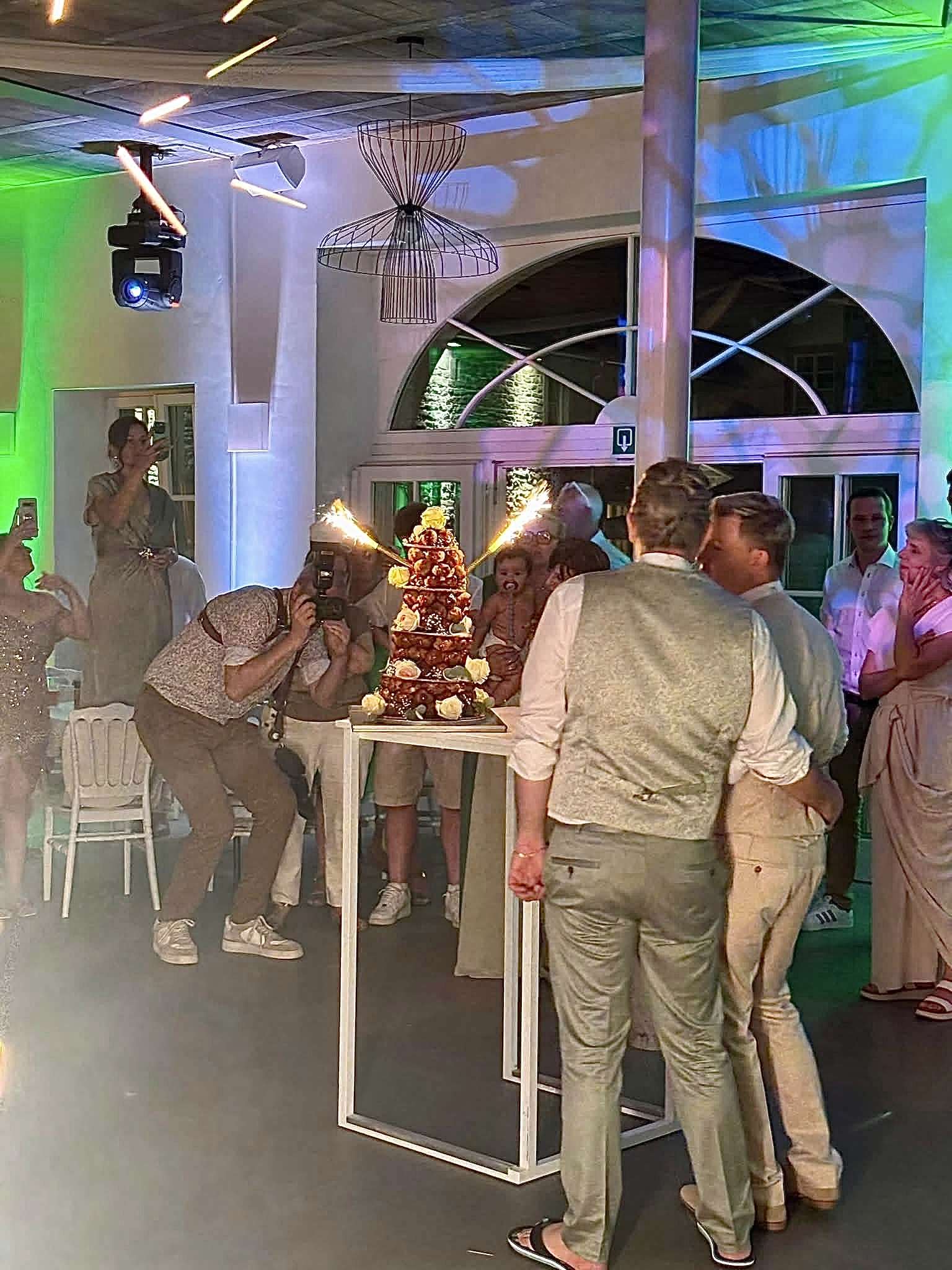 Le moment du gâteau lors d’un mariage au Château de Florzé à Sprimont