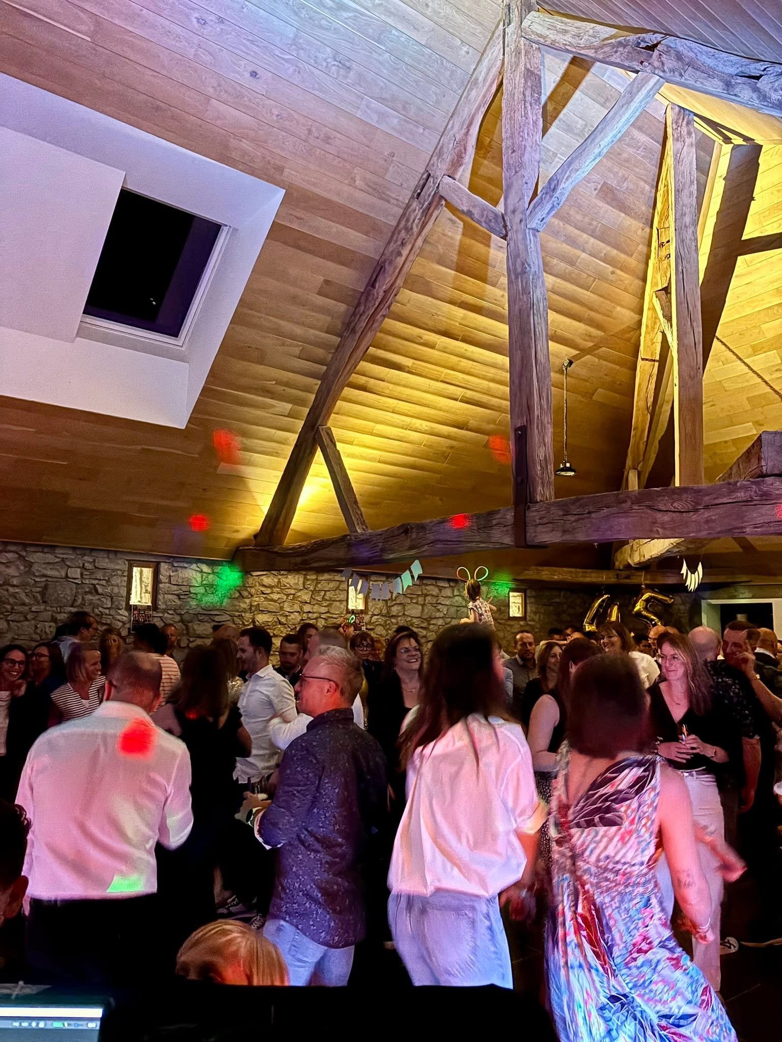 Ambiance lors d'une soirée d'anniversaire au Château d'Ouffet